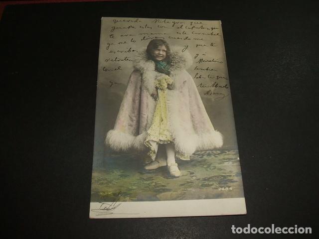 Postales: NI&Ntilde;A CON ABRIGO POSTAL EN RELIEVE 1906 - Foto 1