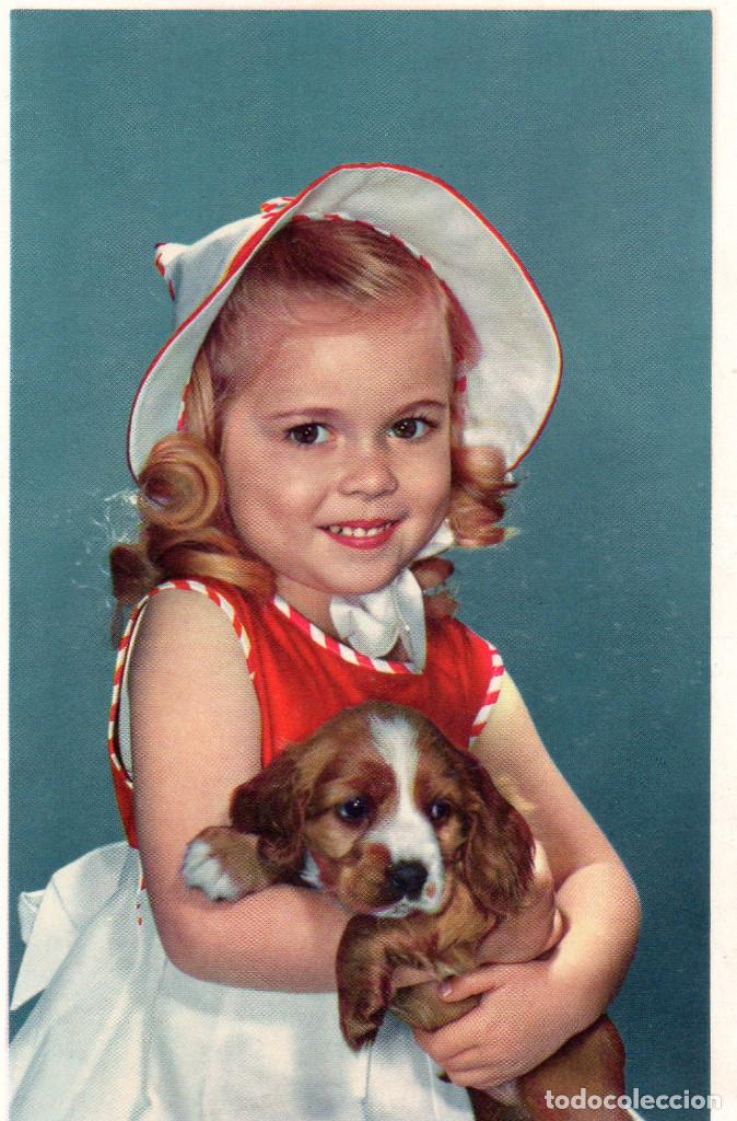 Postales: NI&Ntilde;A CON PERRO - Foto 1