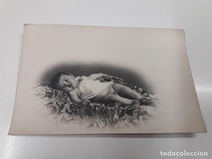 Postales: POSTAL ANTIGUA . NI&Ntilde;O POSANDO - Foto 1