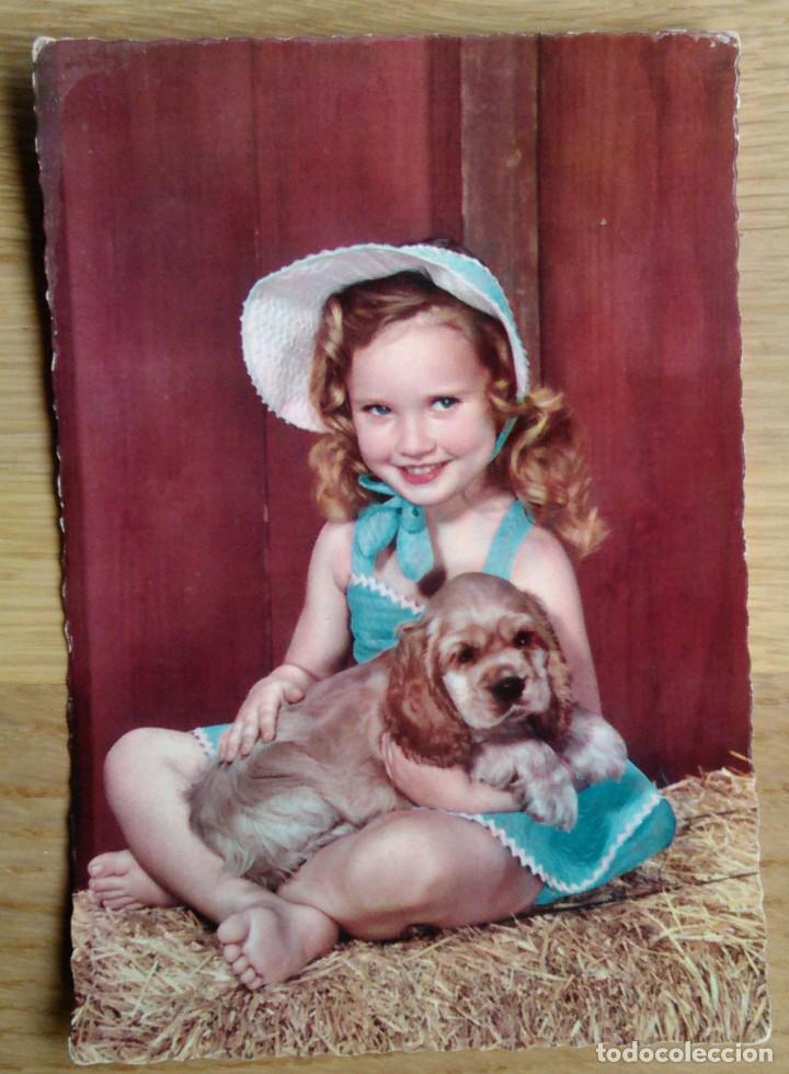 Postales: NI&Ntilde;A CON PERRITO - Foto 1