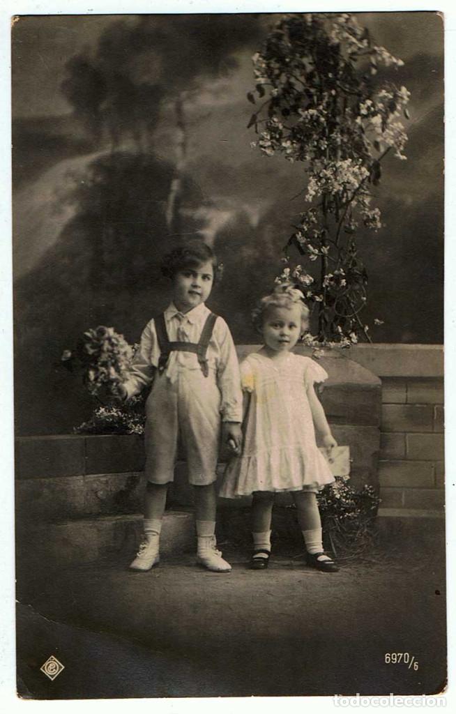 Postales: Postal pareja de ni&ntilde;os - Foto 1