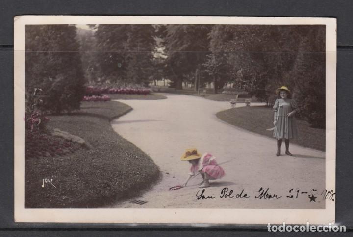 Postales: POSTAL CON NI&Ntilde;AS JUGANDO EN EL PARQUE - A&Ntilde;O 1908 - COLOREADA - Foto 1
