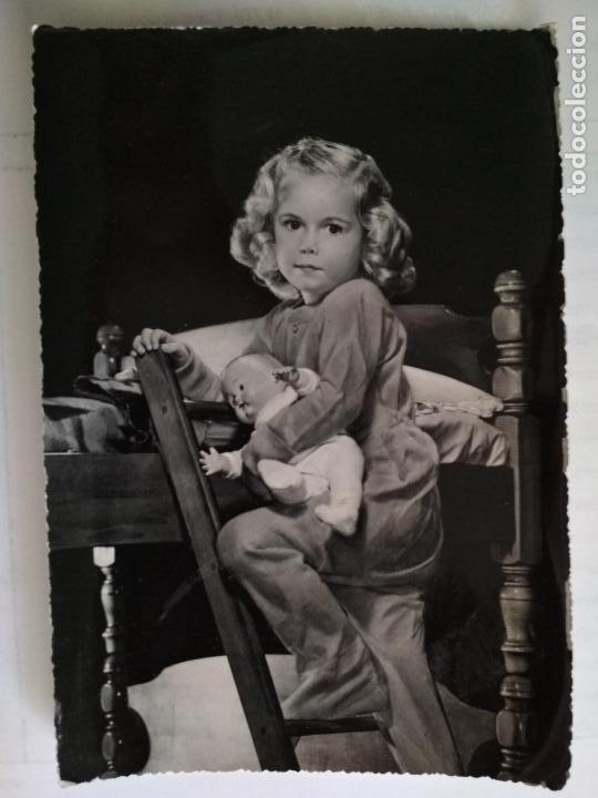 Postales: TARJETA POSTA, NI&Ntilde;A CON MU&Ntilde;ECA, ESCRITA - Foto 1