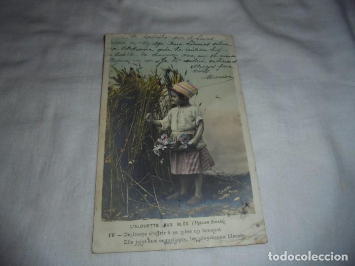 Postales: NI&Ntilde;A RECOGIENDO FLORES ECRITA - Foto 1