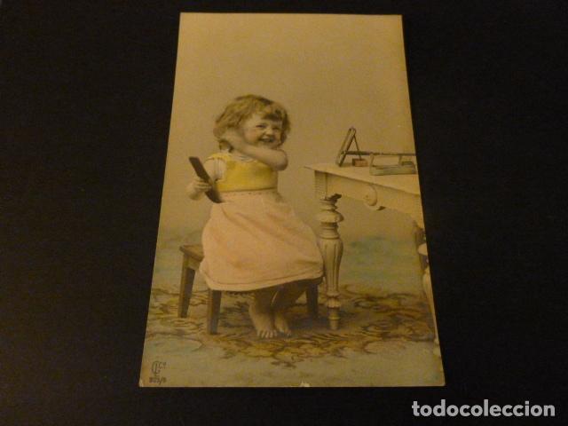 Postales: POSTAL NI&Ntilde;A PEINANDOSE - Foto 1