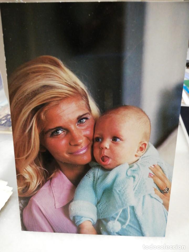 Postales: Madre y bebe. - Foto 1