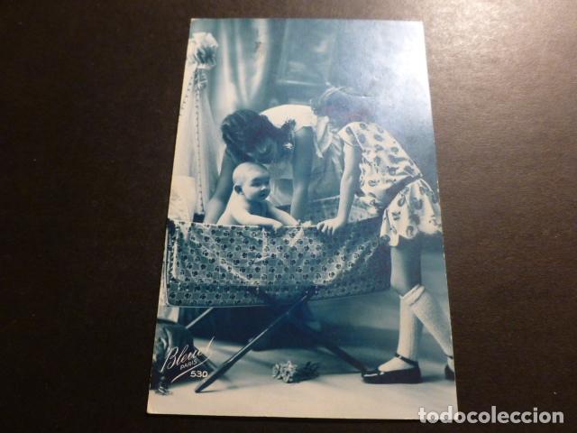 Postales: BEBE EN CUNA CON MADRE Y HERMANA POSTAL - Foto 1