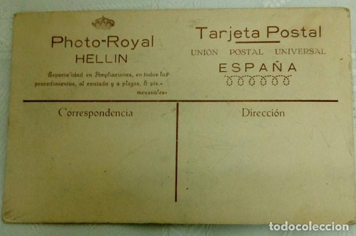 Postales: NI&Ntilde;A DE COMUNION APOYADA EN RECLINATORIO - Foto 2