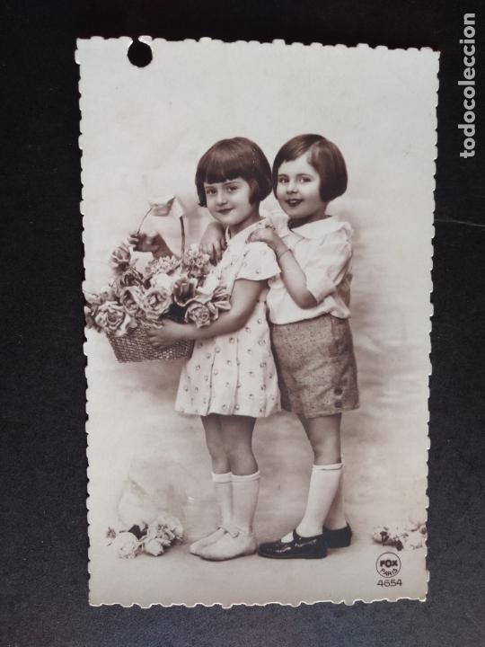Postales: NI&Ntilde;AS CON FLORES POSTAL - Foto 1