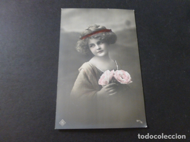 Postales: NI&Ntilde;A CON CINTA Y DOS ROSAS POSTAL - Foto 1