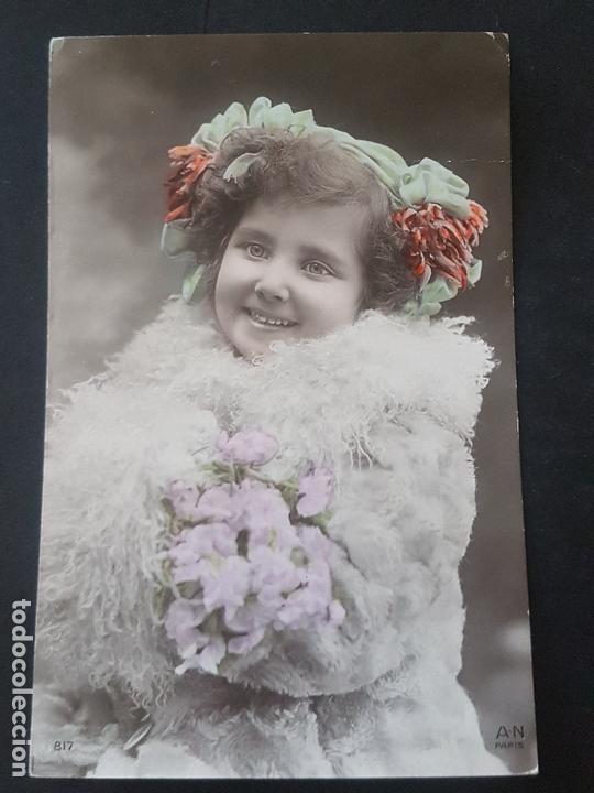 Postales: NI&Ntilde;A CON RECOGIDO ROJO Y BLANCO POSTAL - Foto 1