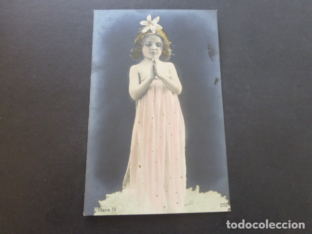 Postales: NI&Ntilde;A REZANDO CON FLOR EN LA CABEZA POSTAL - Foto 1