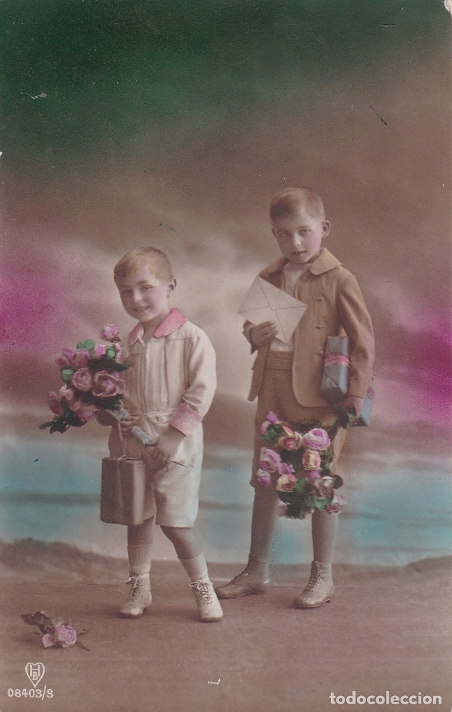 Postales: dos ni&ntilde;os en la playa escrita 1923 - Foto 1