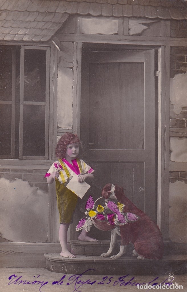 Postales: Ni&ntilde;a con perro con flores circulada 1914 - Foto 1