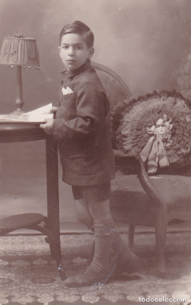Postales: Ni&ntilde;o con libro postal sin circular - Foto 1