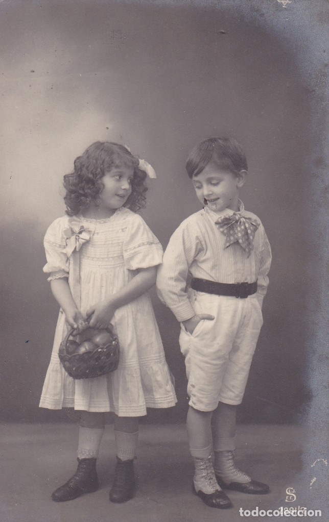Postales: ni&ntilde;o y ni&ntilde;a circulada - Foto 1