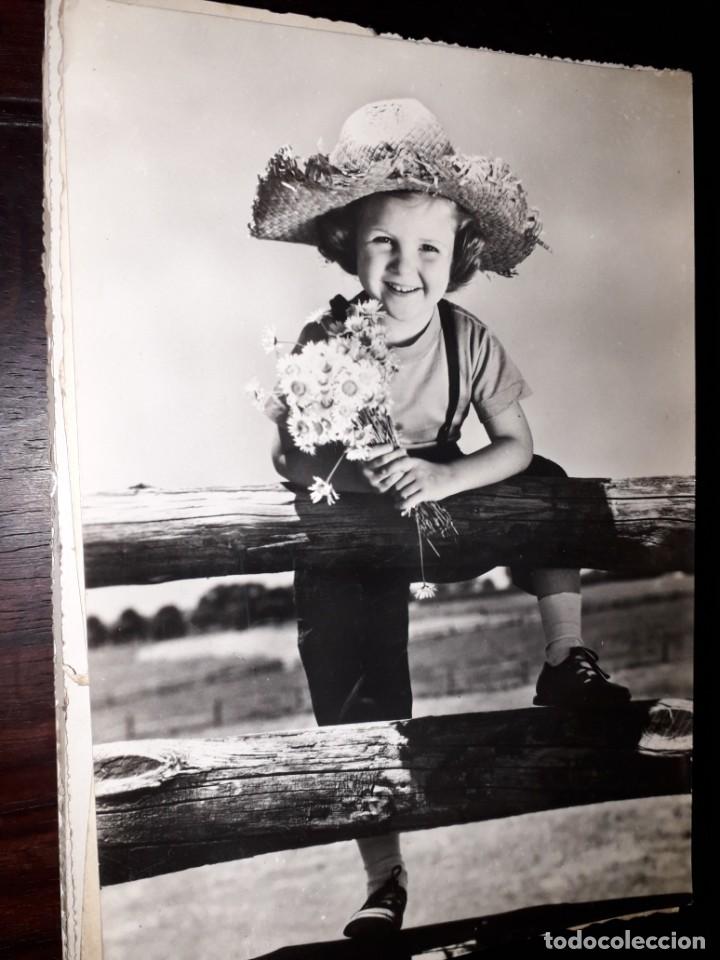 Postales: N&ordm; 4872 POSTAL NI&Ntilde;A CON MARGARITAS - Foto 1