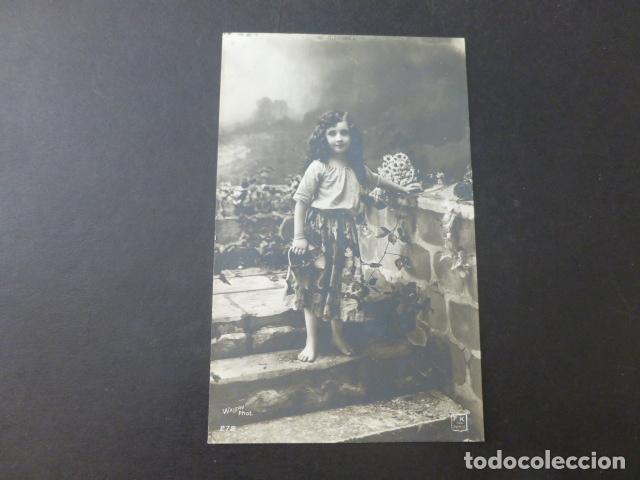 Postales: NI&Ntilde;A CON FLORES POSTAL - Foto 1