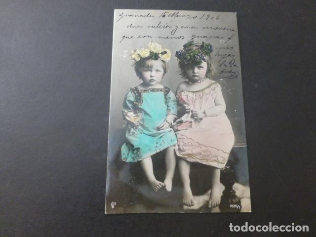 Postales: NI&Ntilde;AS CON FLORES POSTAL - Foto 1