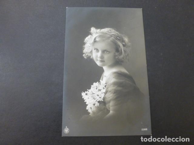 Postales: NI&Ntilde;A CON FLORES POSTAL - Foto 1