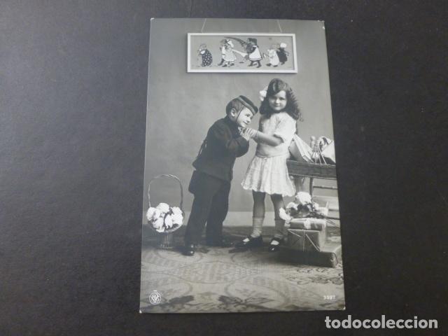 Postales: CARTERO Y NI&Ntilde;A POSTAL - Foto 1