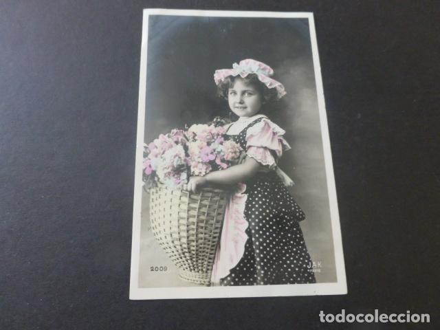Postales: NI&Ntilde;A CON FLORES POSTAL - Foto 1