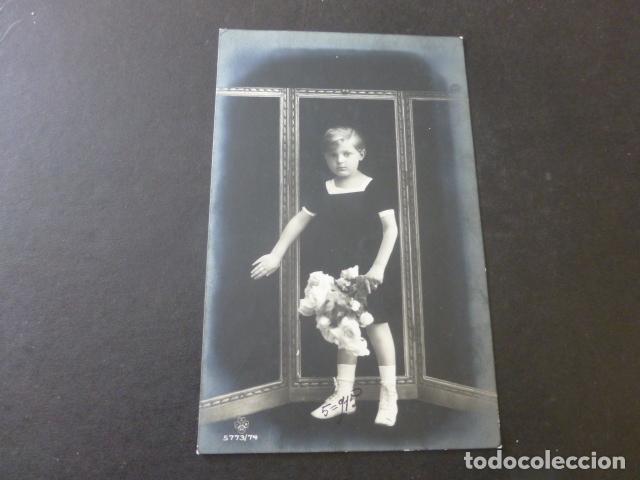 Postales: NI&Ntilde;O CON FLORES POSTAL - Foto 1