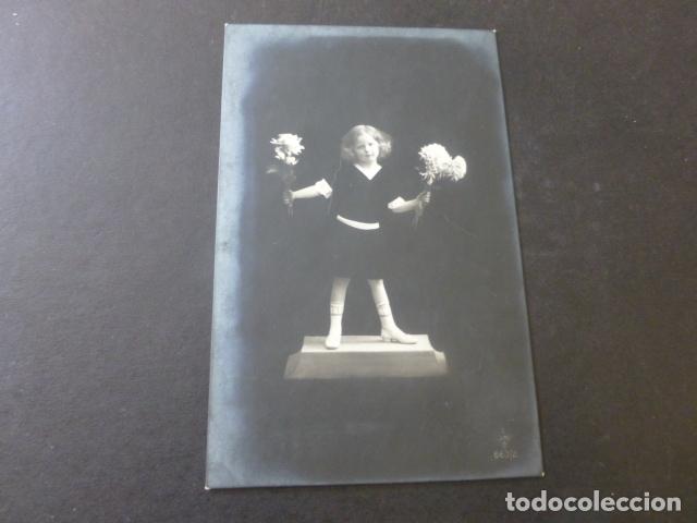 Postales: NI&Ntilde;O CON FLORES POSTAL - Foto 1