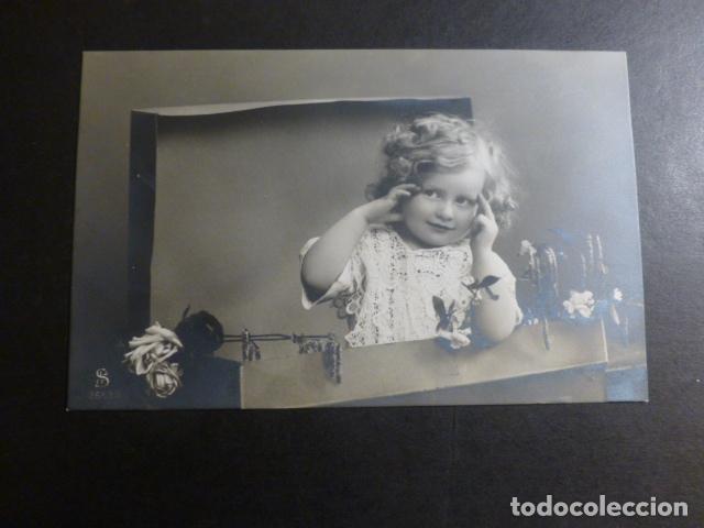 Postales: NI&Ntilde;A CON FLORES POSTAL - Foto 1