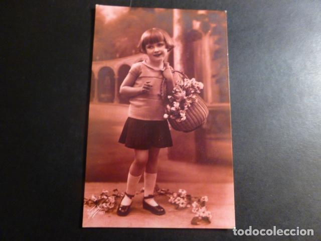 Postales: NI&Ntilde;A CON FLORES POSTAL - Foto 1