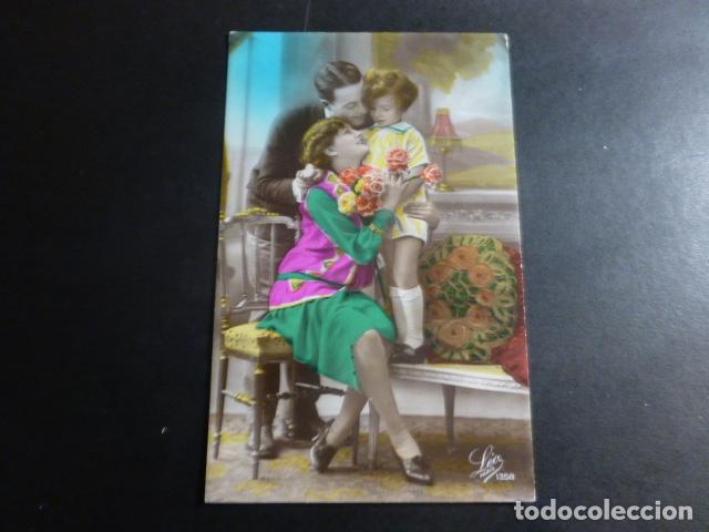Postales: NI&Ntilde;A CON PADRES POSTAL - Foto 1