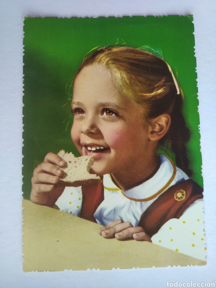 Postales: Postal ni&ntilde;a comiendo pan a&ntilde;o 1963 - Foto 1