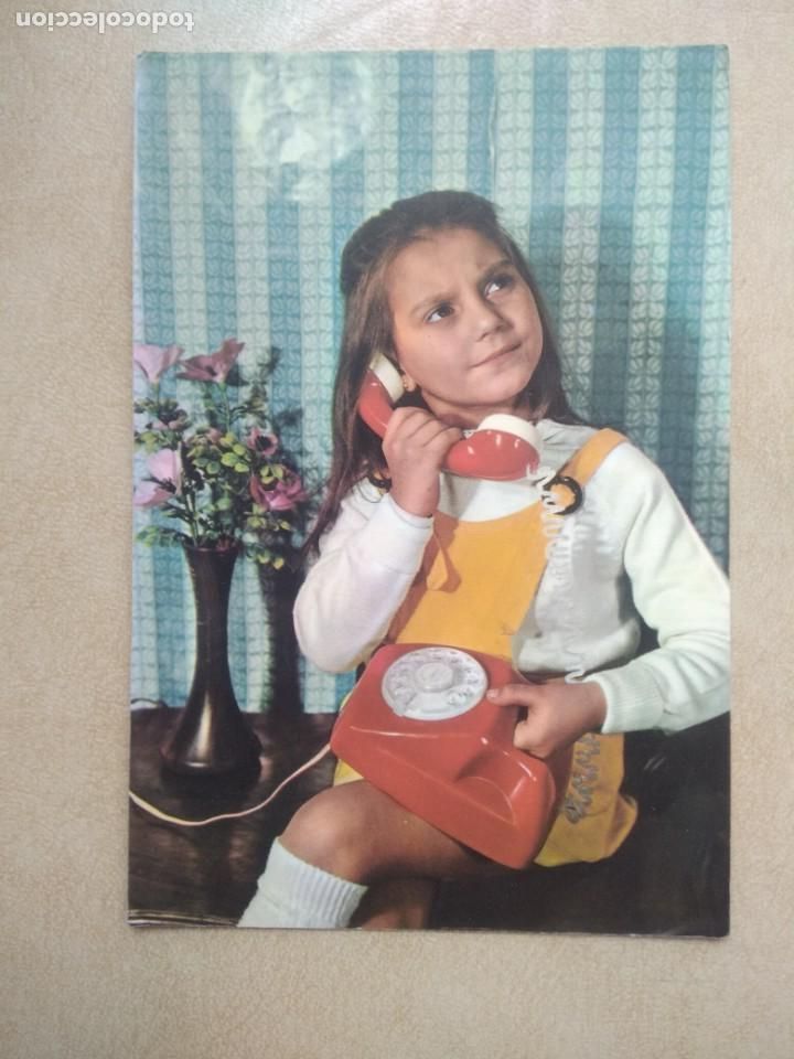 Postales: Postal ni&ntilde;a con telefono - Foto 1