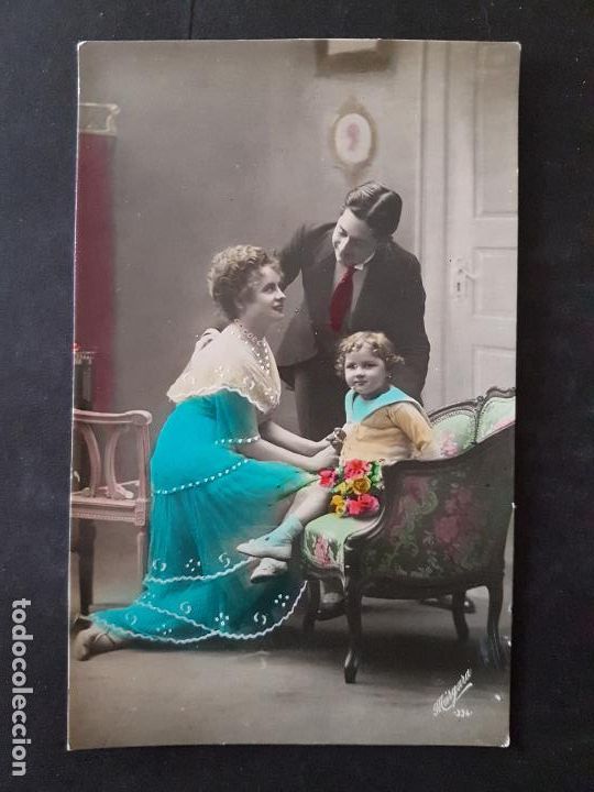 Postales: NI&Ntilde;A CON PADRES POSTAL - Foto 1
