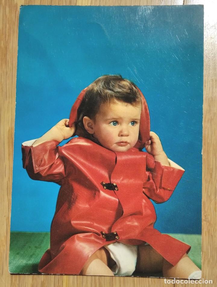 Postales: NI&Ntilde;O CON IMPERMEABLE - Foto 1