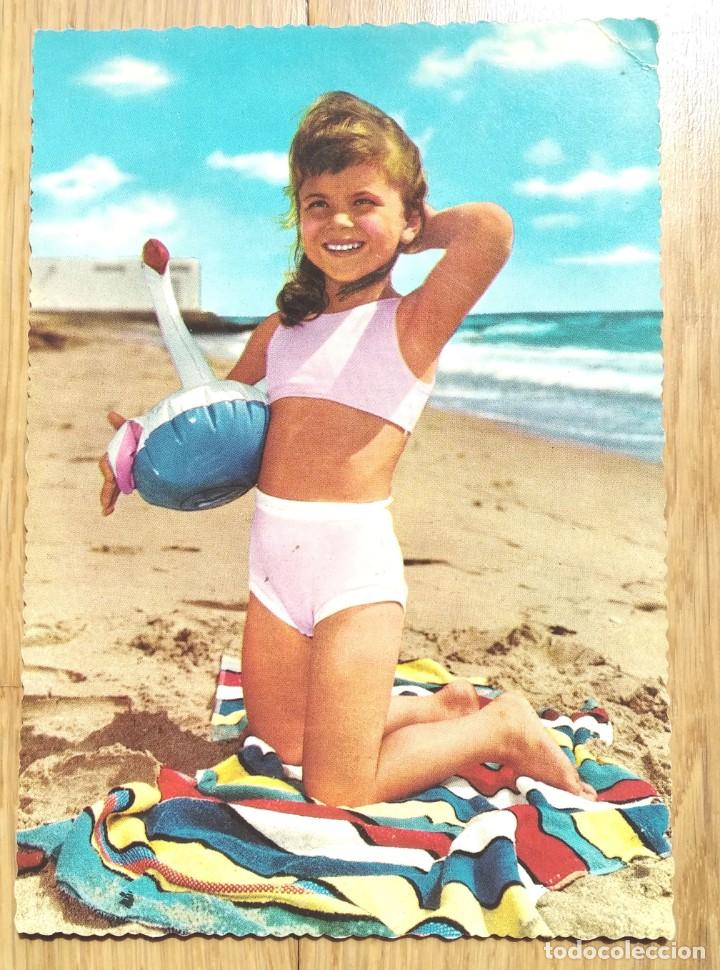 Postales: NI&Ntilde;A EN LA PLAYA - Foto 1