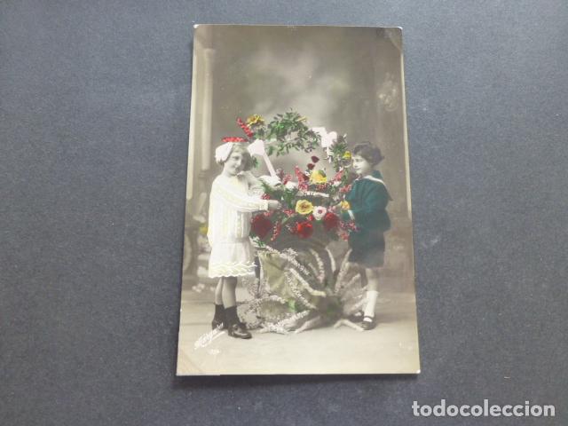 Postales: NI&Ntilde;OS CON FLORES POSTAL - Foto 1