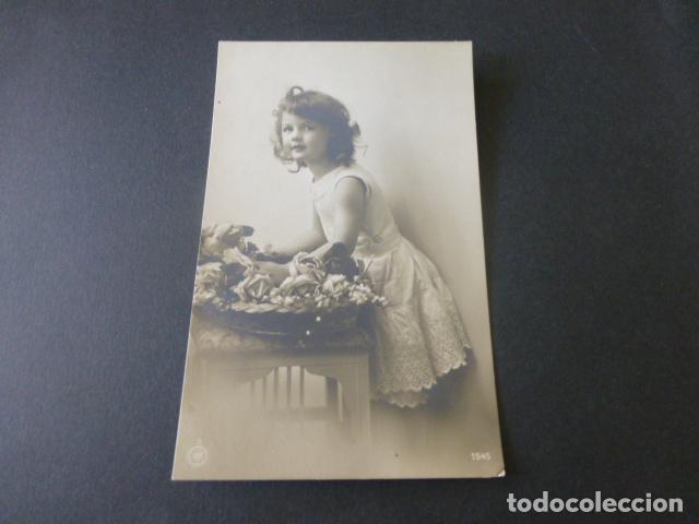 Postales: NI&Ntilde;A CON FLORES POSTAL - Foto 1
