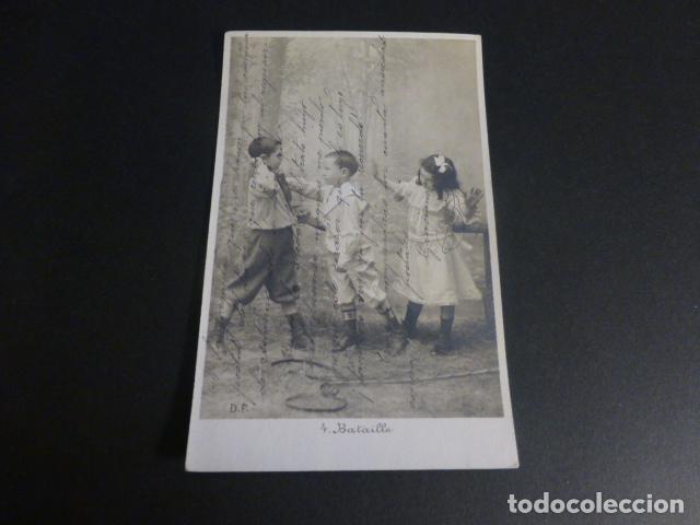 Postales: NI&Ntilde;OS PELEANDOSE POSTAL - Foto 1