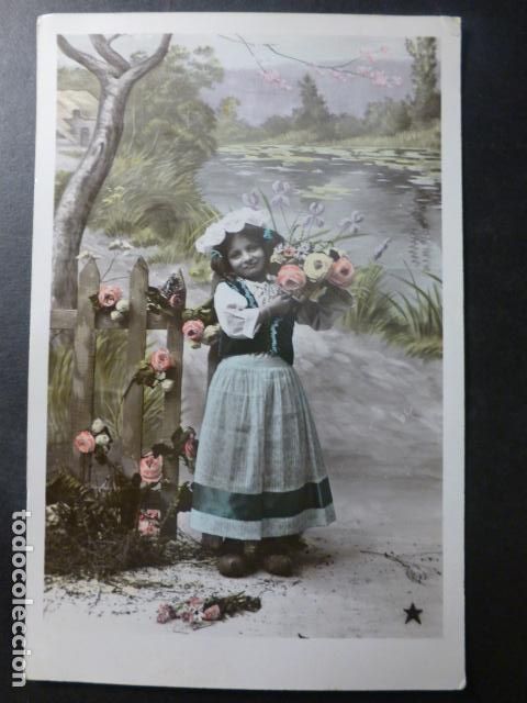 Postales: NI&Ntilde;A CON FLORES POSTAL - Foto 1