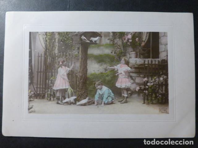 Postales: NI&Ntilde;OS CON PALOMAS POSTAL - Foto 1
