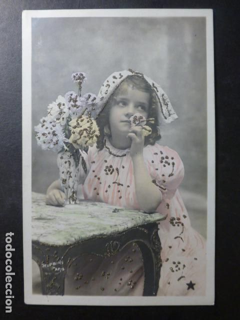 Postales: NI&Ntilde;A CON FLORES POSTAL - Foto 1