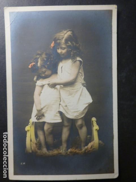 Postales: NI&Ntilde;AS EN UN CESTO POSTAL - Foto 1