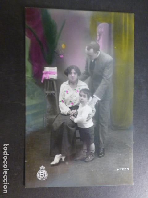Postales: NI&Ntilde;O CON PADRES POSTAL - Foto 1