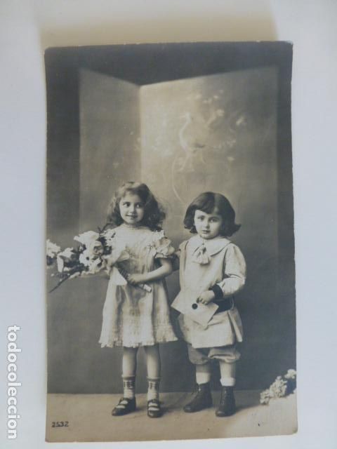 Postales: NI&Ntilde;OS CON FLORES Y CARTA POSTAL - Foto 1