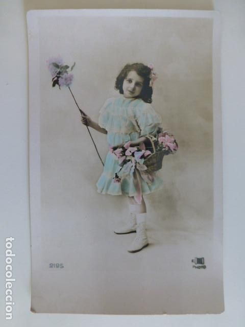 Postales: NI&Ntilde;A CON FLORES POSTAL - Foto 1