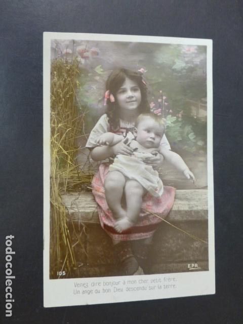 Postales: NI&Ntilde;A CON BEBE POSTAL - Foto 1