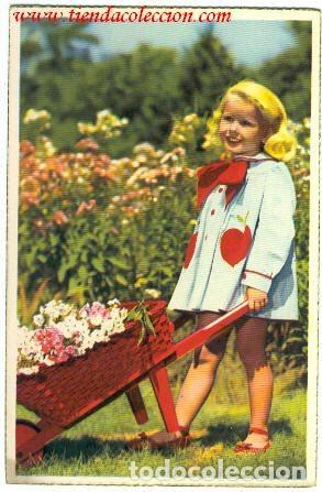 Postales: Ni&ntilde;a en el jard&iacute;n - Foto 1