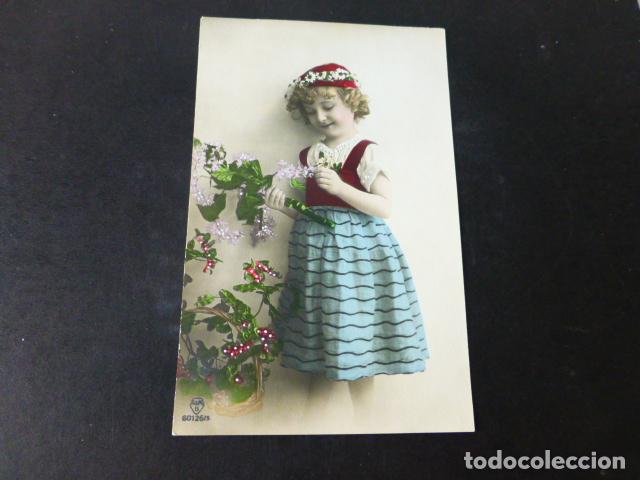 Postales: NI&Ntilde;A CON FLORES POSTAL - Foto 1