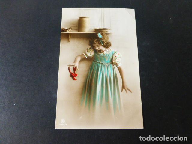 Postales: NI&Ntilde;A CON CANGREJO POSTAL - Foto 1